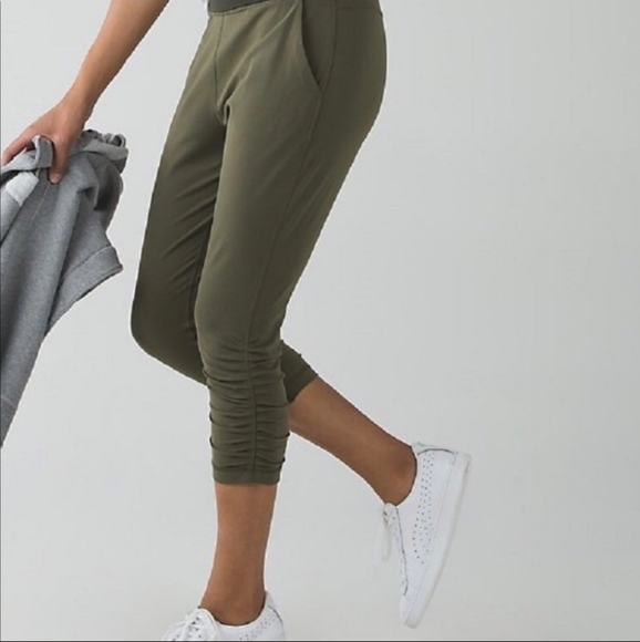 Lululemon Fatigue Gator Ziggy Snake Sunset Salutation cropped leggings - Picture 3 of 12